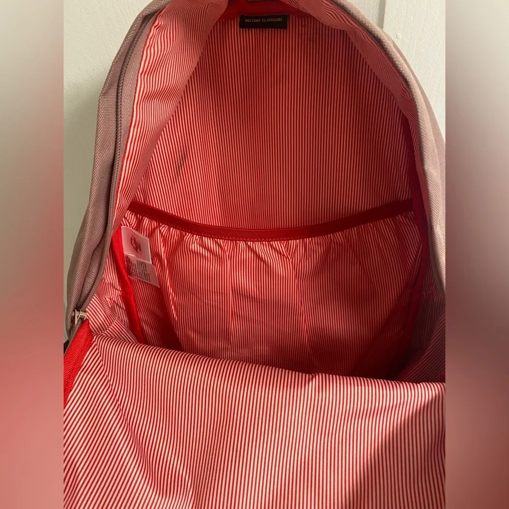 Herschel Classic Backpack in Ash Rose, XL 30L - Picture 3 of 6